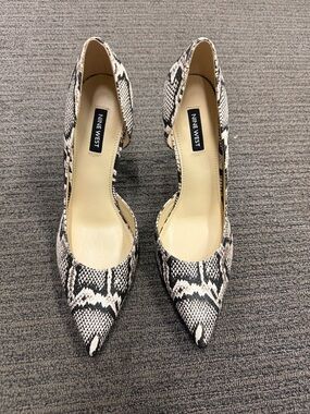 Nine West Black & White Snake-Print Pointed Toe Pumps